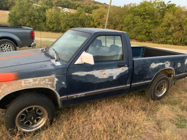 1992 Blue Chevrolet S-10 Standard Cab Pickup