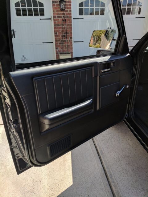1985 Black Chevrolet S-10 Standard Cab Pickup