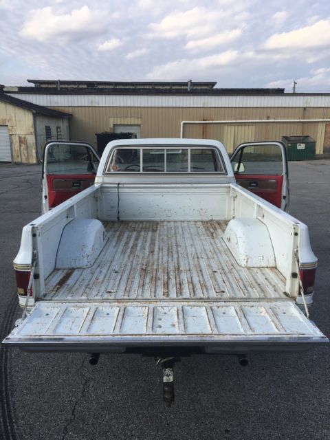 1977 White Chevrolet Silverado 1500 Standard Cab Pickup