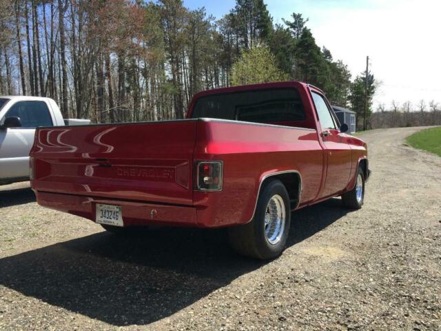 1985 Red Chevrolet Silverado 1500 Standard Cab Pickup