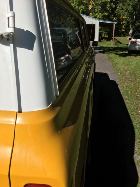 1972 Ochre/white Chevrolet Suburban SUV