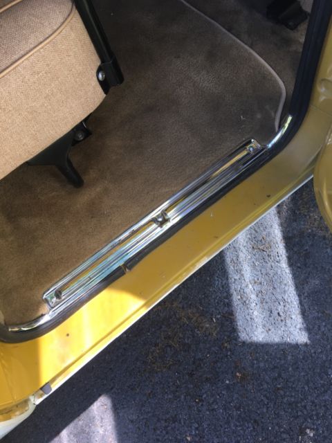 1972 Ochre/white Chevrolet Suburban SUV