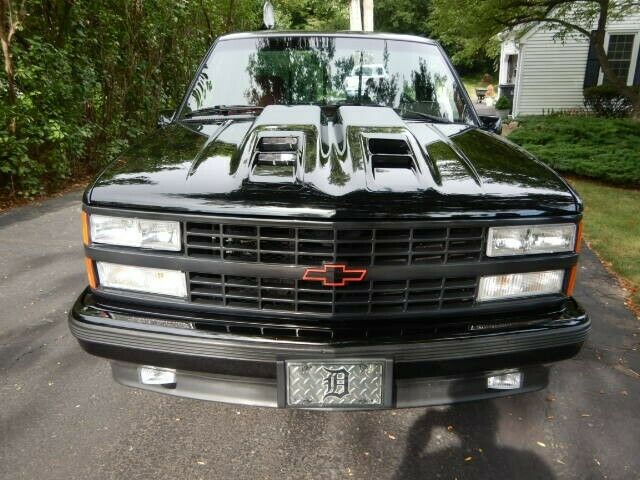 1990 Black Chevrolet Silverado 1500 Standard Cab Pickup