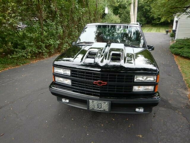 1990 Black Chevrolet Silverado 1500 Standard Cab Pickup