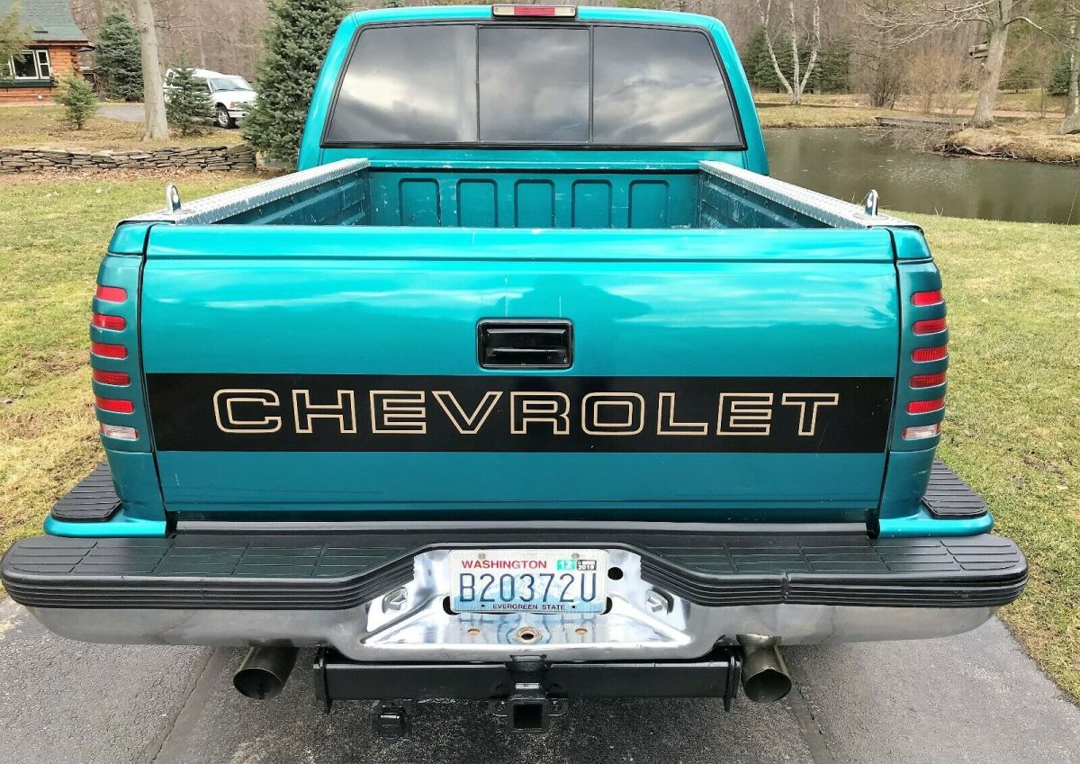 1994 White Chevrolet Other Pickups Extended Cab Pickup