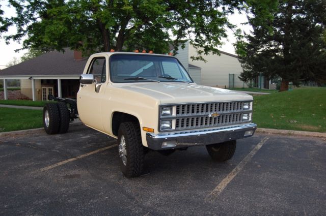 1981 cream Chevrolet C/K Pickup 3500 Cab & Chassis