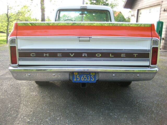 1972 Orange Chevrolet C-10 Full size Pickup