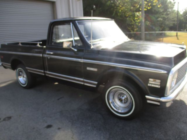 1972 black Chevrolet Cheyenne 2 door