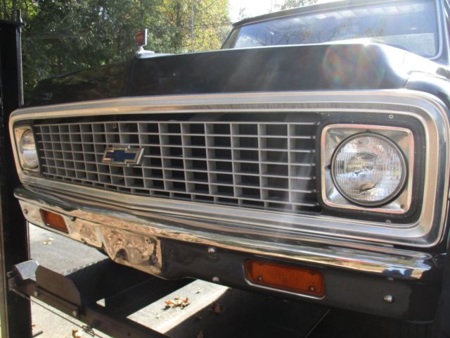 1972 black Chevrolet Cheyenne 2 door
