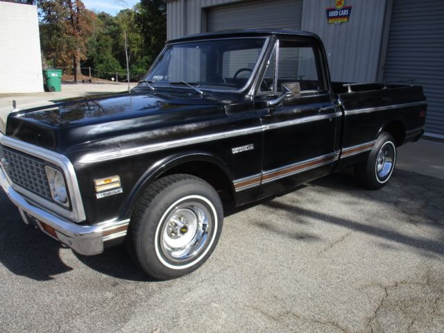 1972 black Chevrolet Cheyenne 2 door