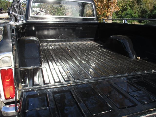 1972 black Chevrolet Cheyenne 2 door