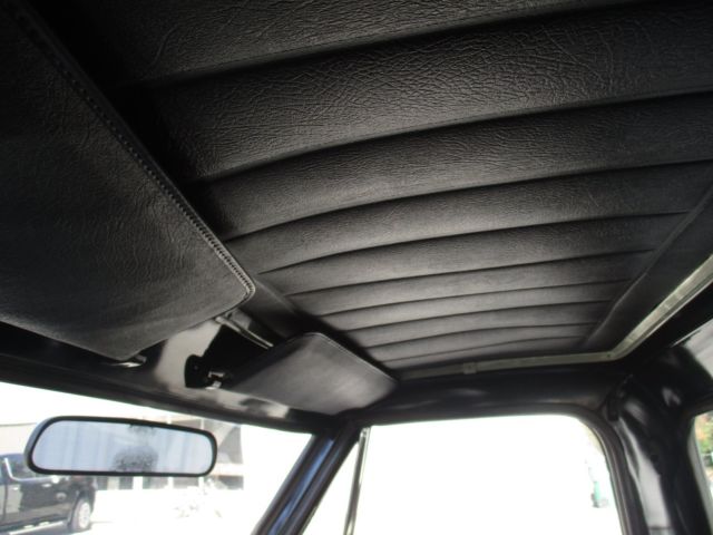 1972 black Chevrolet Cheyenne 2 door