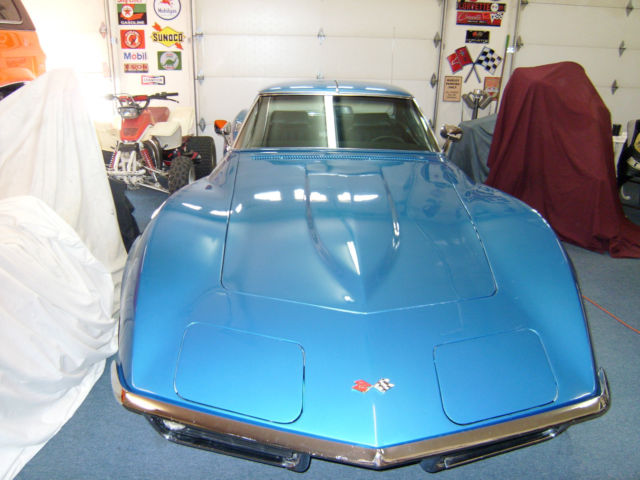 19690000 Blue Chevrolet Corvette Coupe