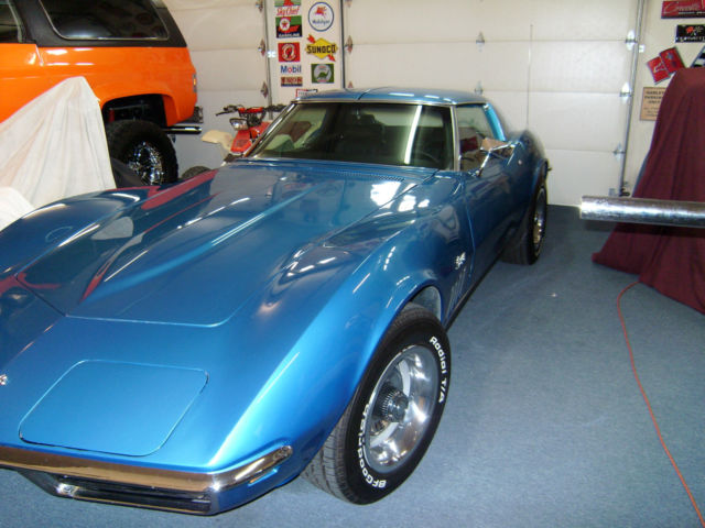 19690000 Blue Chevrolet Corvette Coupe
