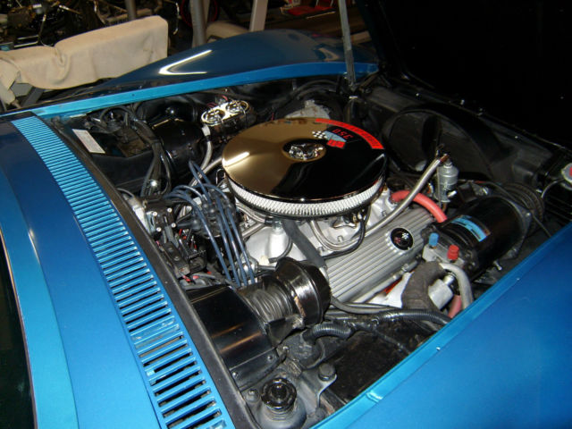19690000 Blue Chevrolet Corvette Coupe