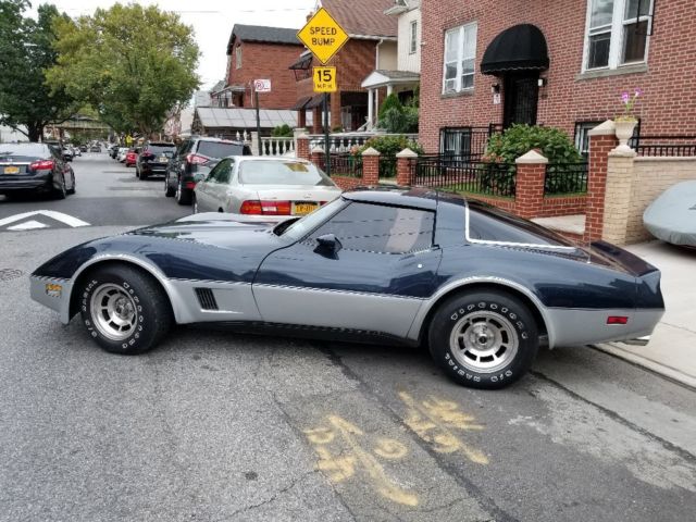 1981 Navy Blue (Two Tone) Chevrolet Corvette Coupe Base