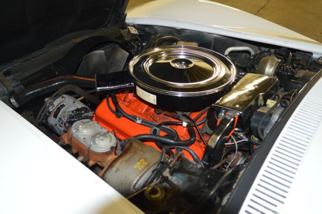 1972 White Chevrolet Corvette Convertible
