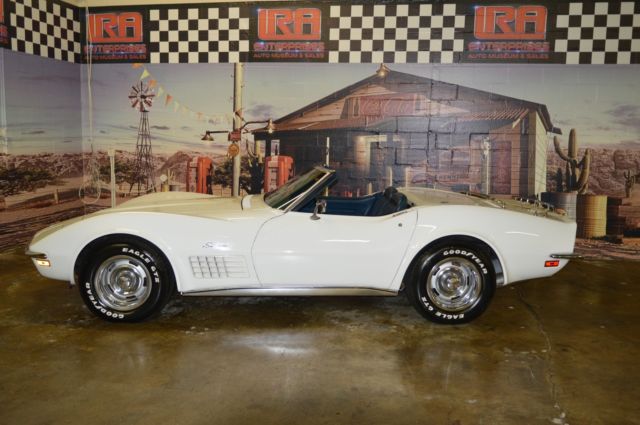 1972 White Chevrolet Corvette Convertible