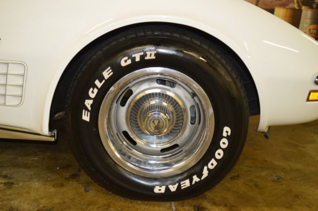 1972 White Chevrolet Corvette Convertible