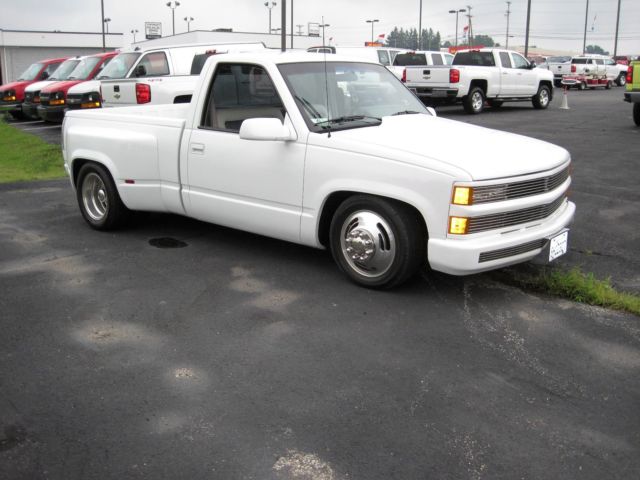 1992 White Chevrolet C-10 Standard Cab Pickup