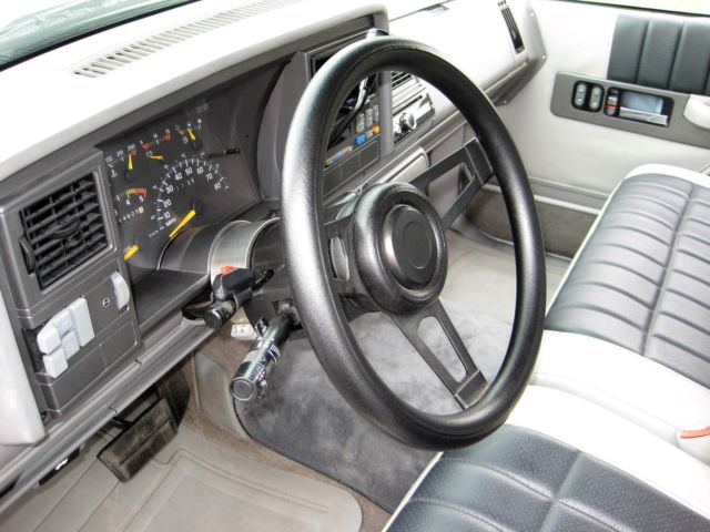 1992 White Chevrolet C-10 Standard Cab Pickup