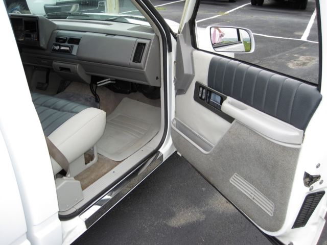 1992 White Chevrolet C-10 Standard Cab Pickup