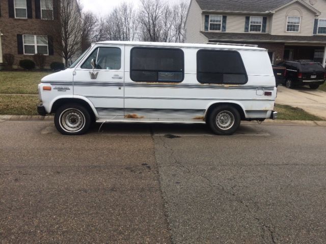1992 White Chevrolet G20 Van