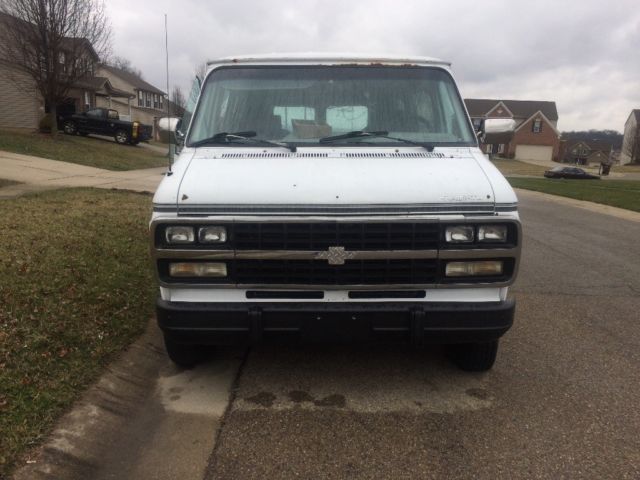 1992 White Chevrolet G20 Van