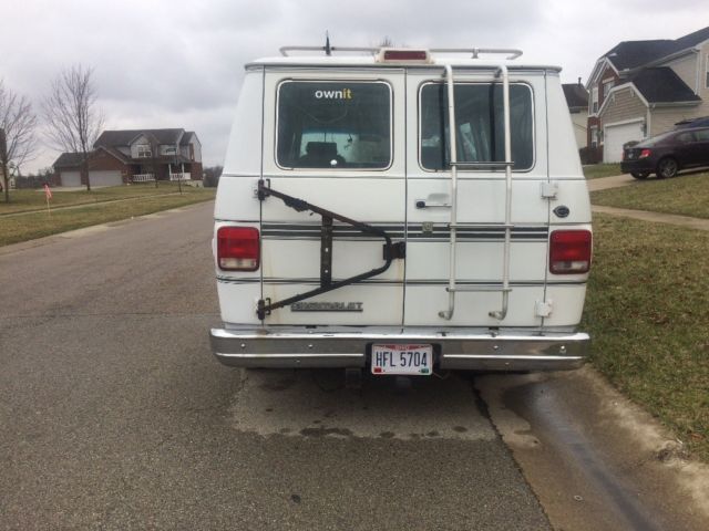 1992 White Chevrolet G20 Van