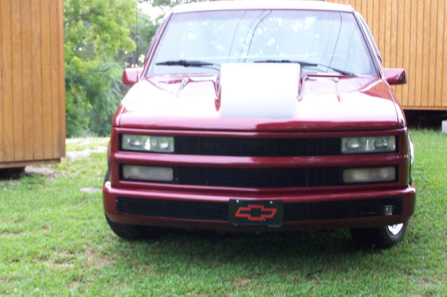 1992 Maroon/ Black Chevrolet Other Pickups Extended Cab Pickup