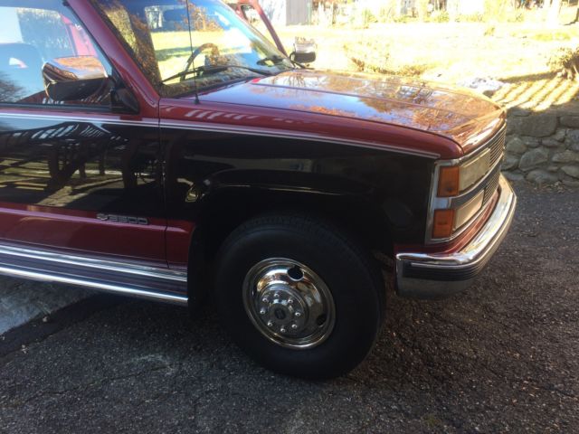 1992 Maroon/ Black Chevrolet Other Pickups Extended Cab Pickup