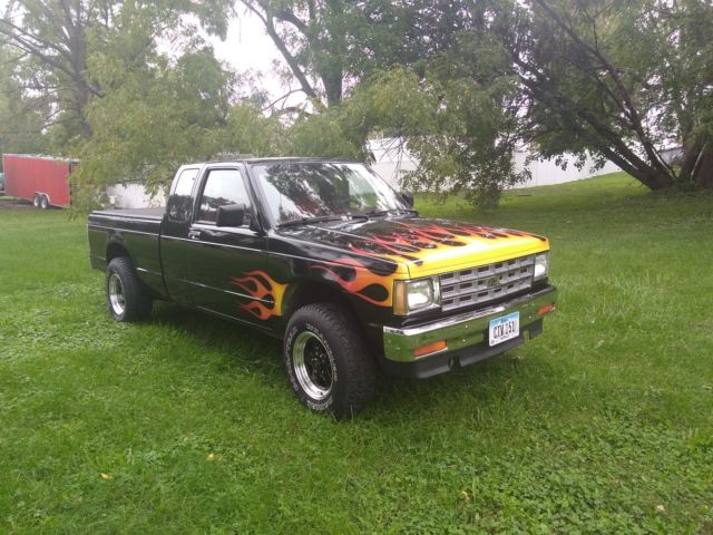 1986 Black Chevrolet S-10 Extended Cab Pickup