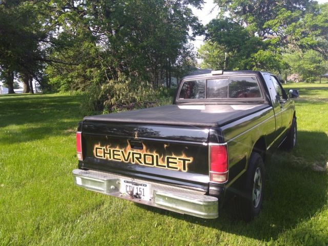 1986 Black Chevrolet S-10 Extended Cab Pickup
