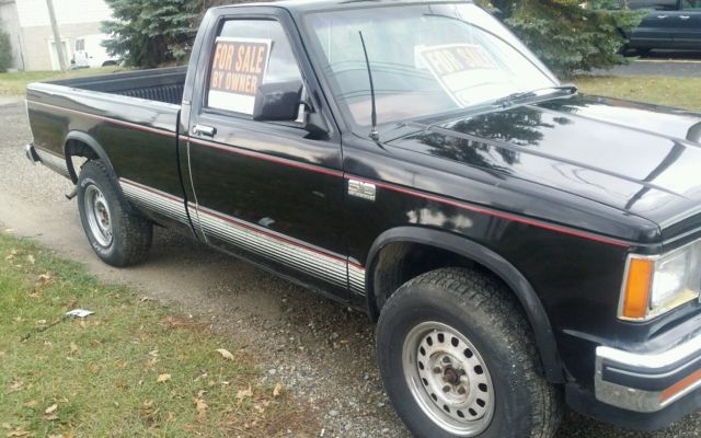 1985 Black Chevrolet S-10 Cab & Chassis