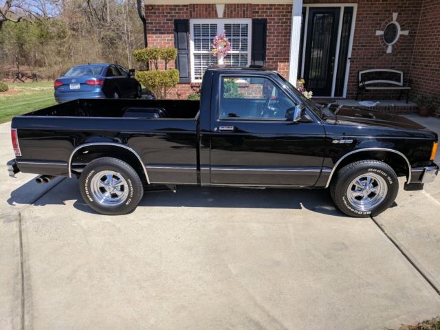 1985 Black Chevrolet S-10 Standard Cab Pickup