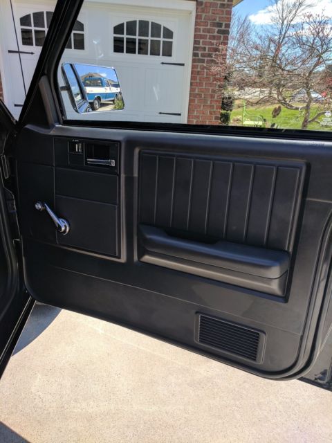 1985 Black Chevrolet S-10 Standard Cab Pickup