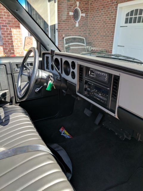1985 Black Chevrolet S-10 Standard Cab Pickup