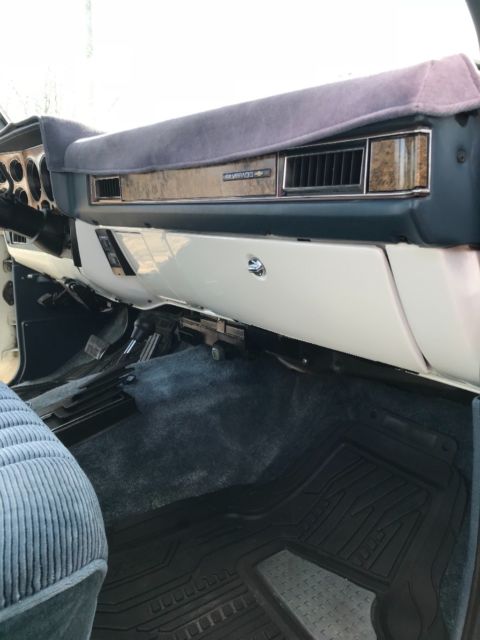 1991 White Chevrolet Suburban SUV