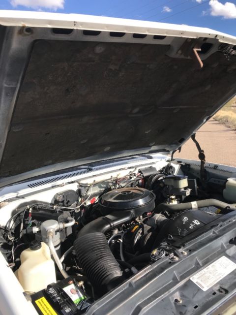 1991 White Chevrolet Suburban SUV