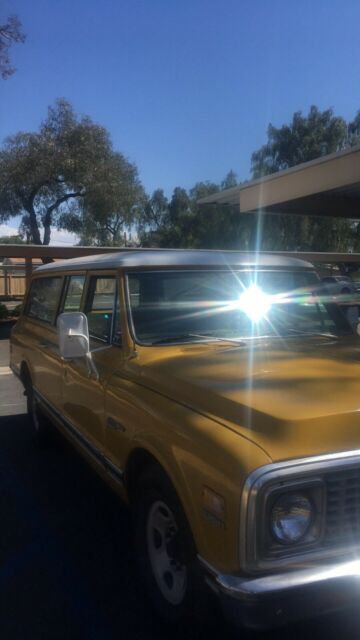 1972 yellow/must Chevrolet Suburban SUV