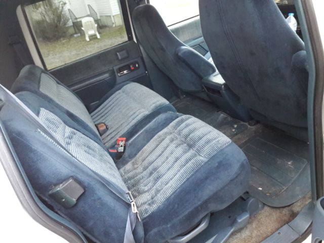 1994 White Chevrolet Suburban SUV