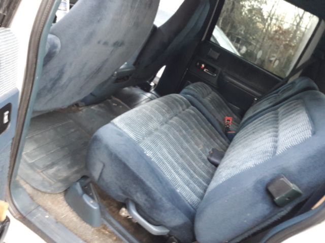 1994 White Chevrolet Suburban SUV