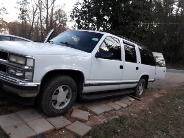 1994 White Chevrolet Suburban SUV