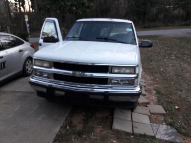 1994 White Chevrolet Suburban SUV