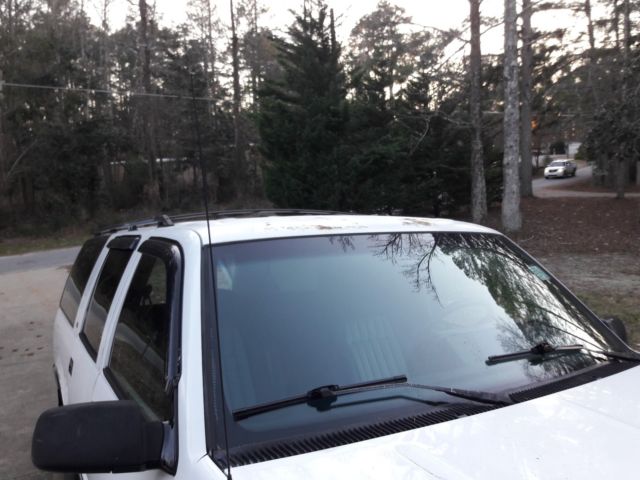 1994 White Chevrolet Suburban SUV