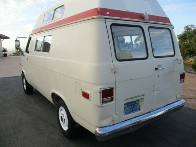 1974 White Chevrolet G20 Van Van Camper