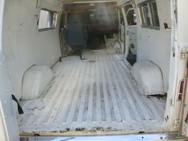 1974 White Chevrolet G20 Van Van Camper