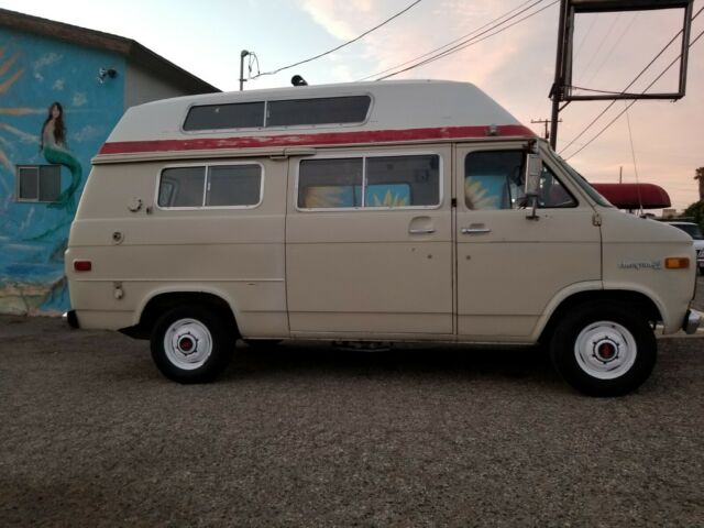 1974 White Chevrolet G20 Van Van Camper