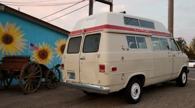 1974 White Chevrolet G20 Van Van Camper