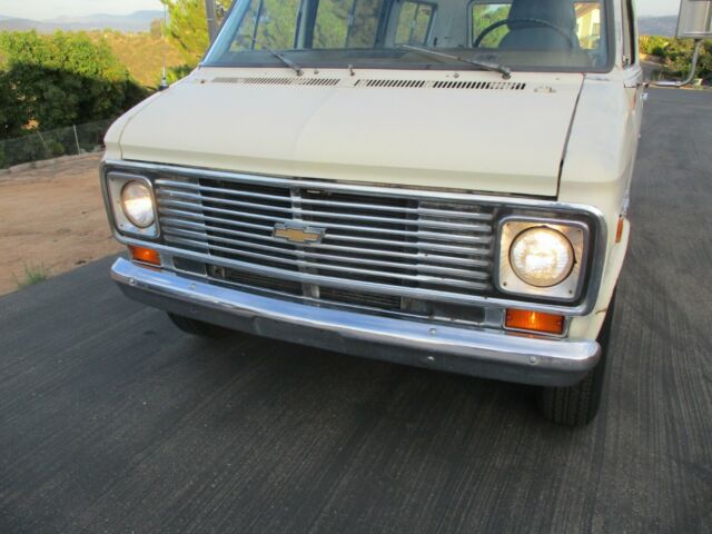 1974 White Chevrolet G20 Van Van Camper